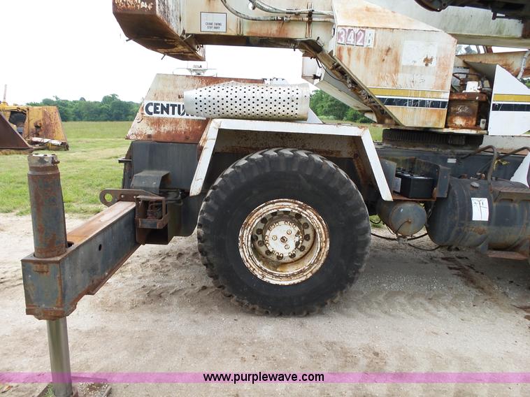 image for item L2039 P & H Omega 122 crane