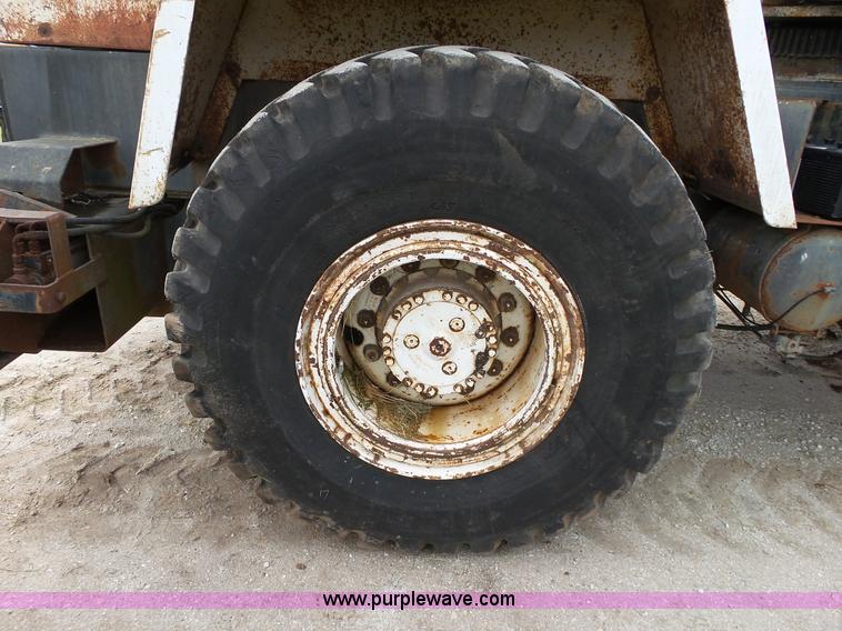 image for item L2039 P & H Omega 122 crane