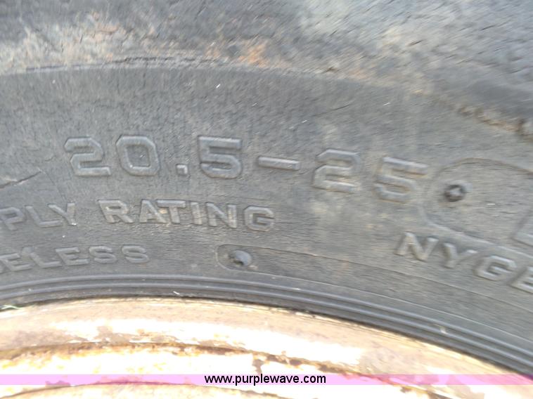 image for item L2039 P & H Omega 122 crane