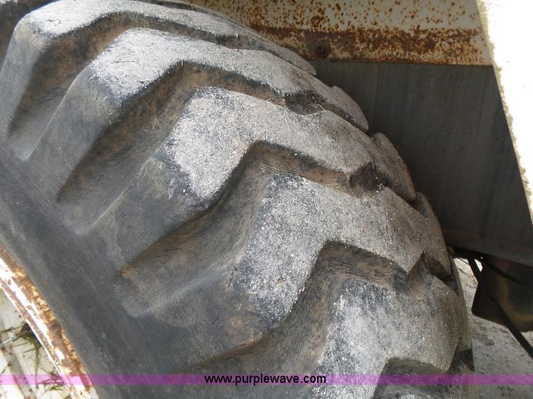 image for item L2039 P & H Omega 122 crane