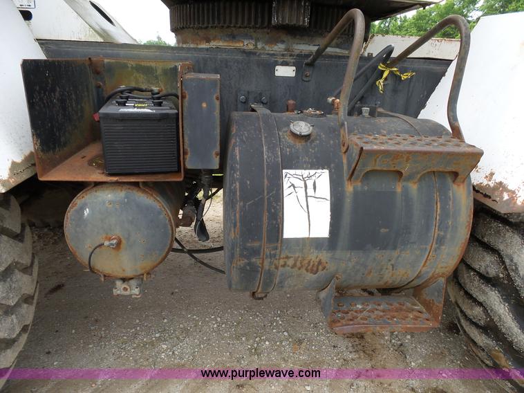 image for item L2039 P & H Omega 122 crane