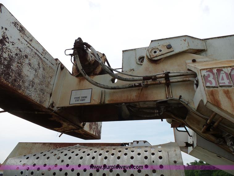 image for item L2039 P & H Omega 122 crane