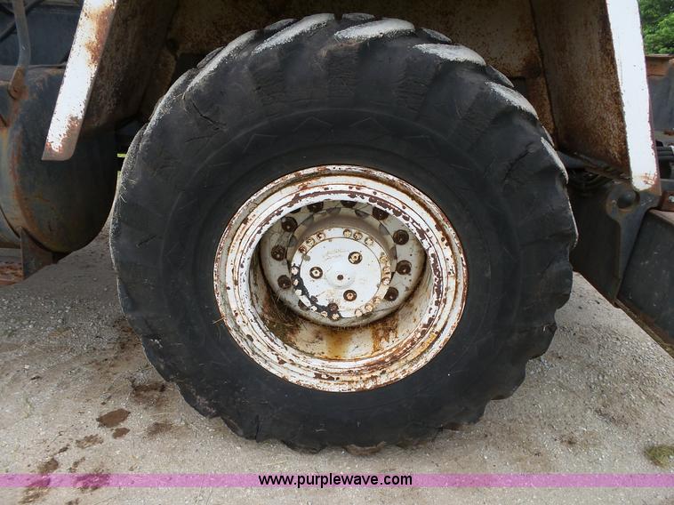 image for item L2039 P & H Omega 122 crane