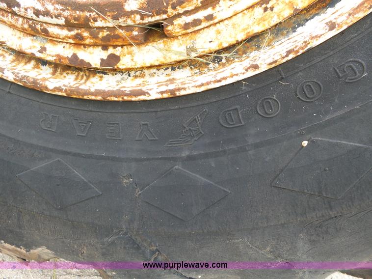 image for item L2039 P & H Omega 122 crane