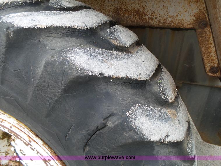 image for item L2039 P & H Omega 122 crane