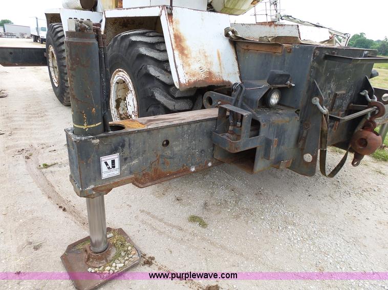 image for item L2039 P & H Omega 122 crane