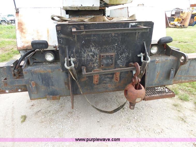 image for item L2039 P & H Omega 122 crane