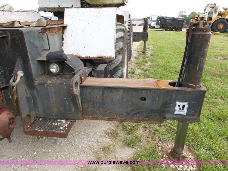 image for item L2039 P & H Omega 122 crane