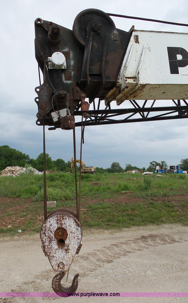 image for item L2039 P & H Omega 122 crane