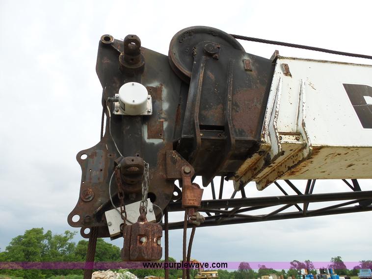 image for item L2039 P & H Omega 122 crane