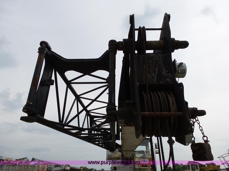 image for item L2039 P & H Omega 122 crane