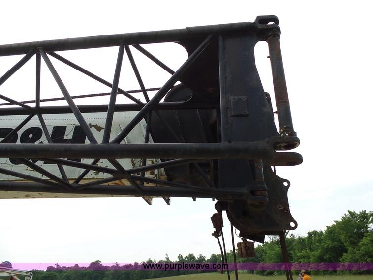 image for item L2039 P & H Omega 122 crane