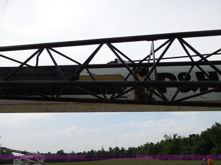 image for item L2039 P & H Omega 122 crane