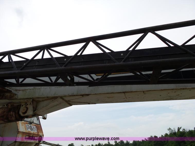 image for item L2039 P & H Omega 122 crane