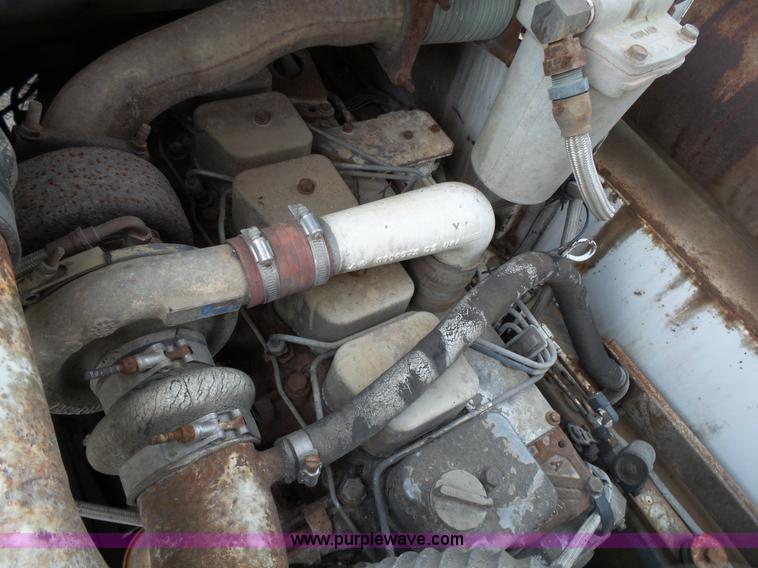 image for item L2039 P & H Omega 122 crane