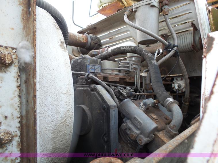 image for item L2039 P & H Omega 122 crane