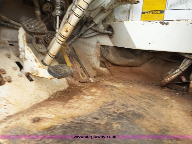 image for item L2039 P & H Omega 122 crane