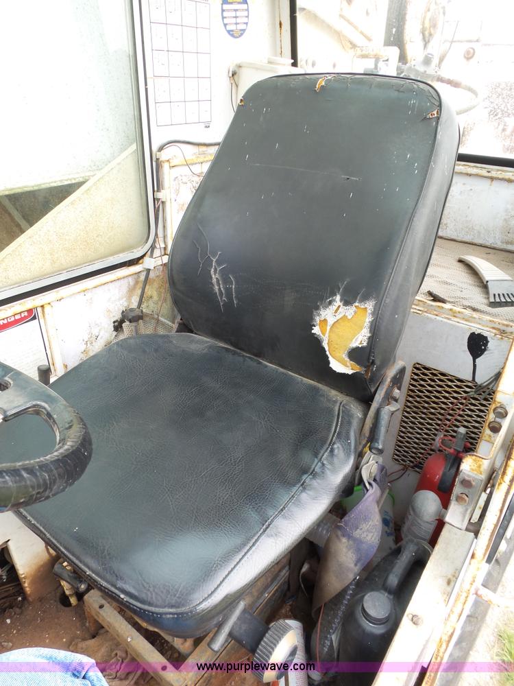 image for item L2039 P & H Omega 122 crane