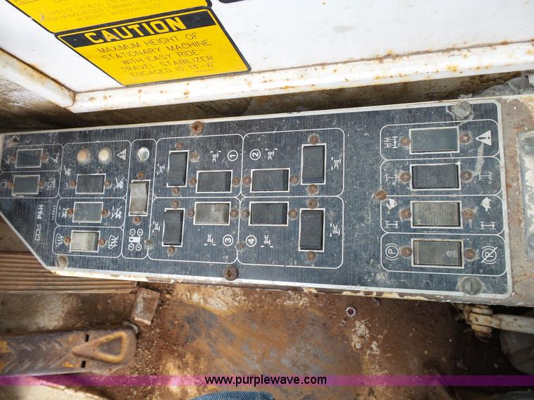 image for item L2039 P & H Omega 122 crane