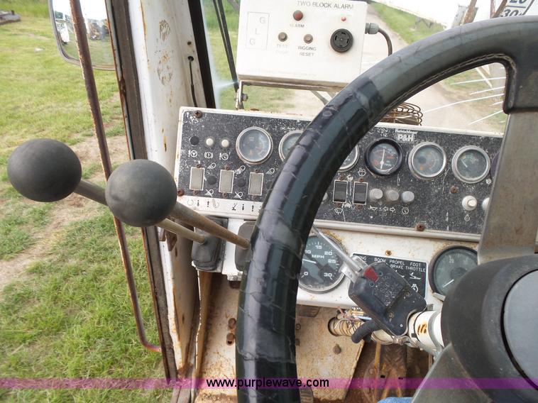 image for item L2039 P & H Omega 122 crane