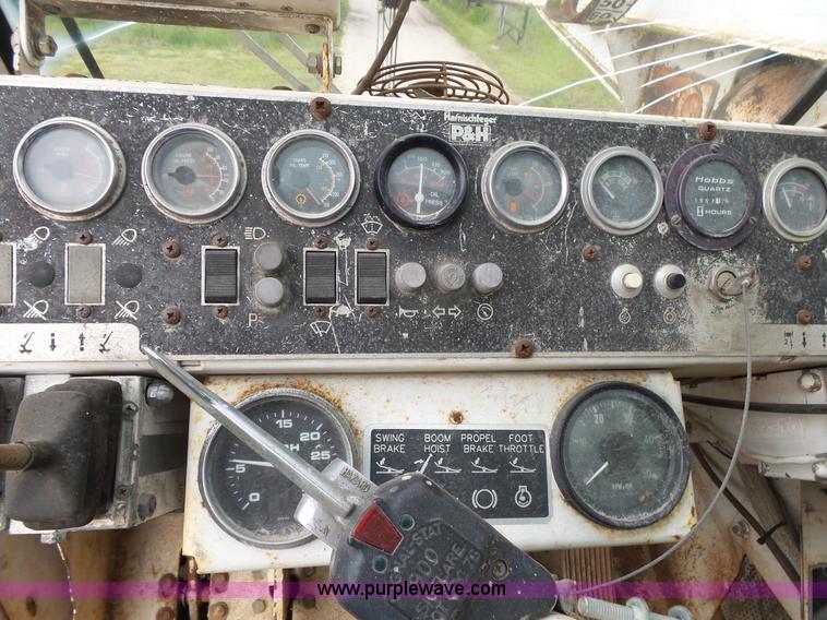 image for item L2039 P & H Omega 122 crane