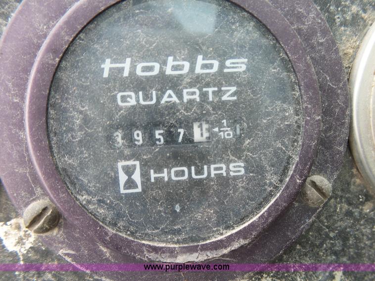 image for item L2039 P & H Omega 122 crane