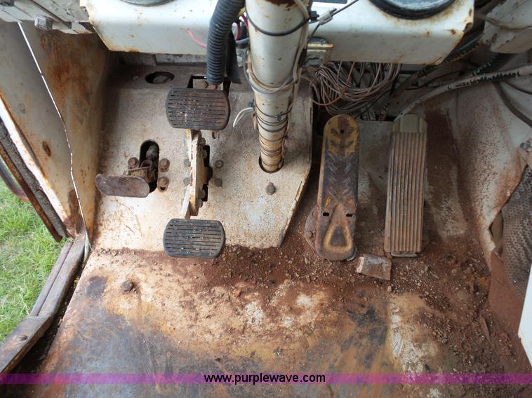 image for item L2039 P & H Omega 122 crane