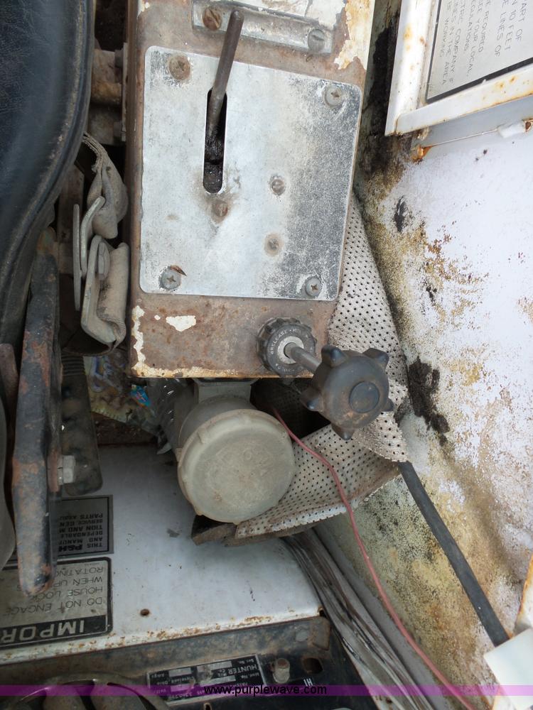 image for item L2039 P & H Omega 122 crane