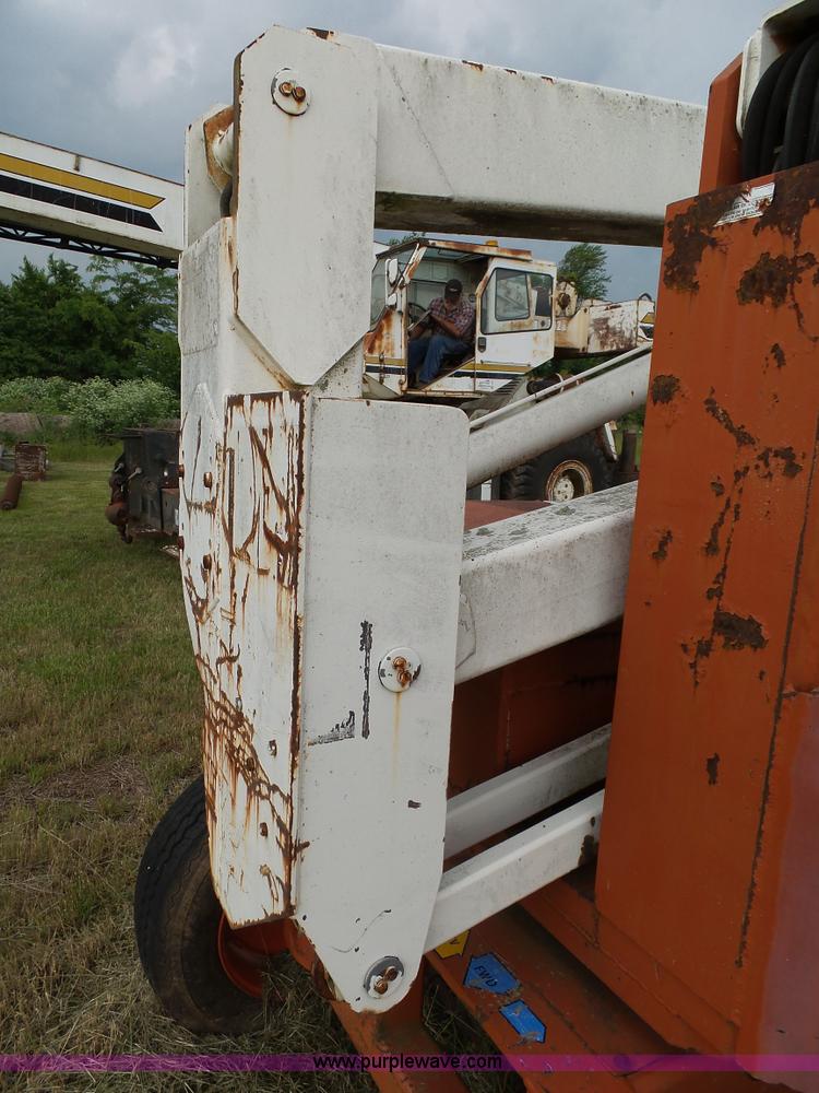 image for item L2040 Snorkelift UNO41E scissor lift