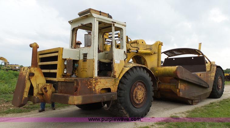 image for item L2044 International 433 Pay Scraper conventional scraper