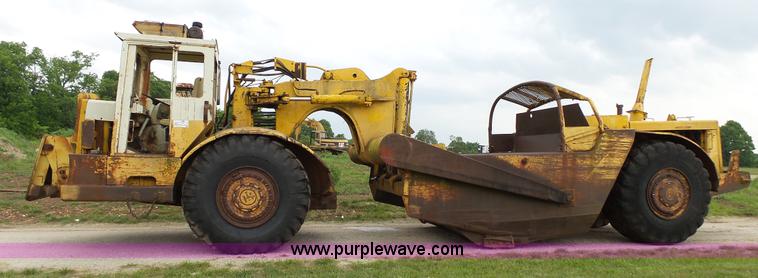 image for item L2044 International 433 Pay Scraper conventional scraper