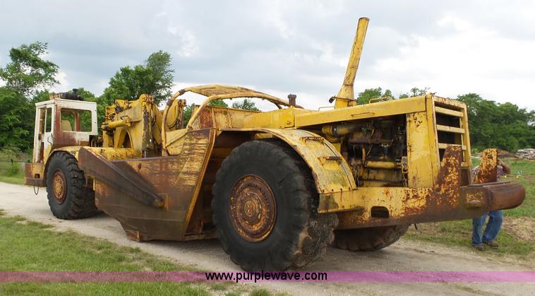 image for item L2044 International 433 Pay Scraper conventional scraper