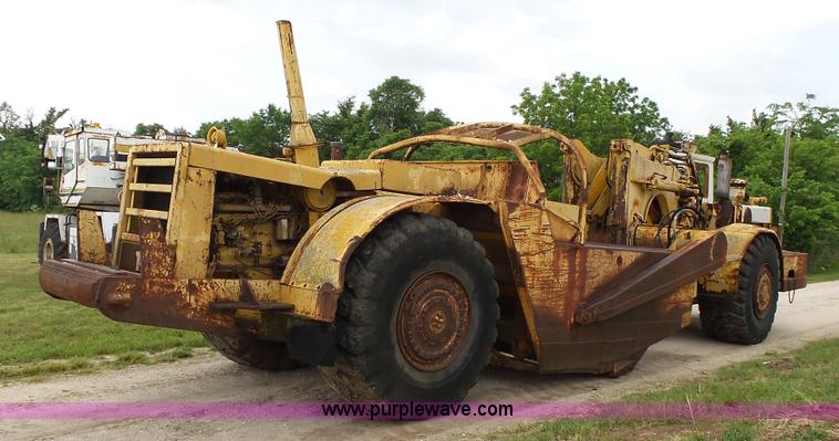 image for item L2044 International 433 Pay Scraper conventional scraper