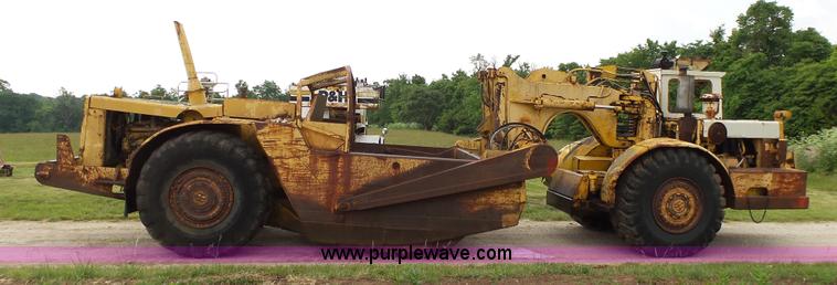 image for item L2044 International 433 Pay Scraper conventional scraper