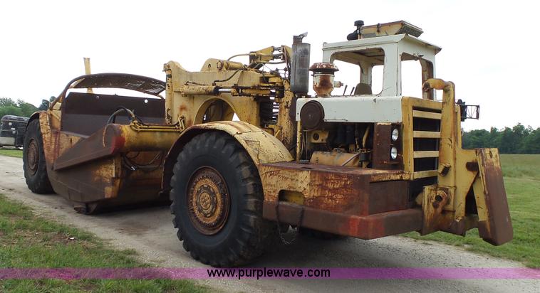 image for item L2044 International 433 Pay Scraper conventional scraper