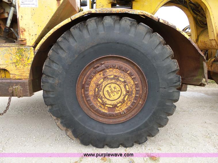 image for item L2044 International 433 Pay Scraper conventional scraper