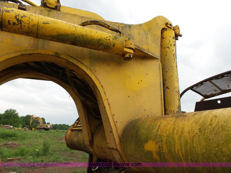 image for item L2044 International 433 Pay Scraper conventional scraper