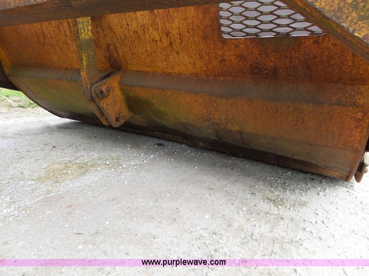 image for item L2044 International 433 Pay Scraper conventional scraper