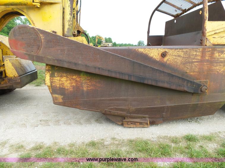 image for item L2044 International 433 Pay Scraper conventional scraper