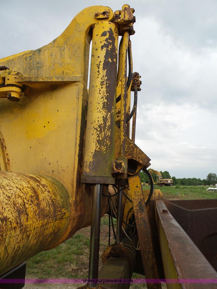 image for item L2044 International 433 Pay Scraper conventional scraper