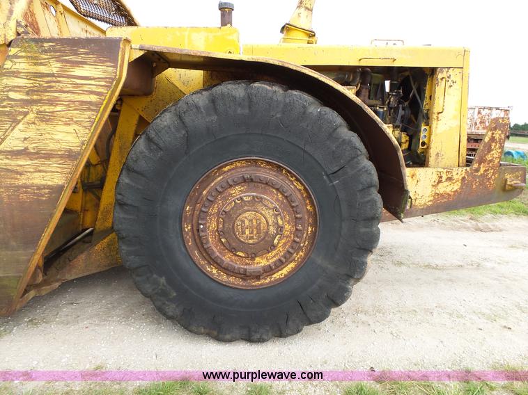 image for item L2044 International 433 Pay Scraper conventional scraper