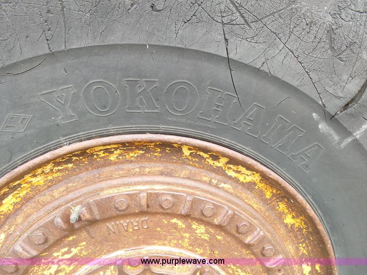 image for item L2044 International 433 Pay Scraper conventional scraper