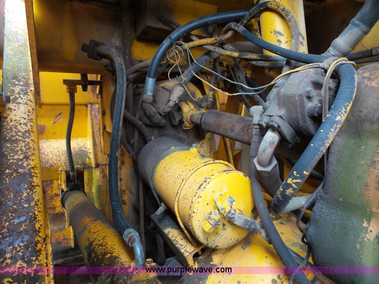 image for item L2044 International 433 Pay Scraper conventional scraper