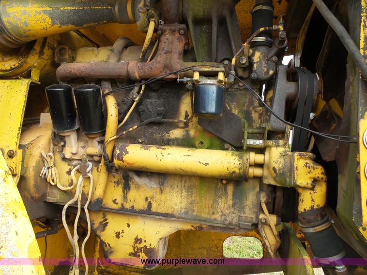 image for item L2044 International 433 Pay Scraper conventional scraper