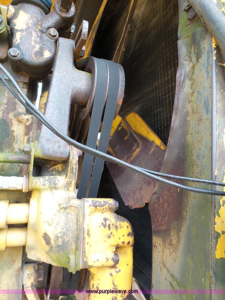 image for item L2044 International 433 Pay Scraper conventional scraper