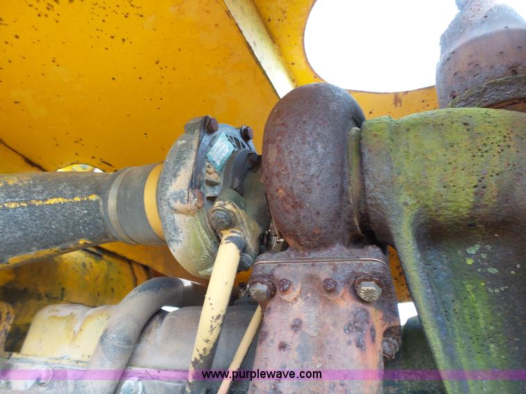 image for item L2044 International 433 Pay Scraper conventional scraper