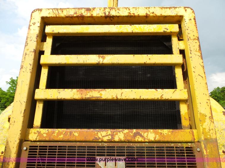 image for item L2044 International 433 Pay Scraper conventional scraper