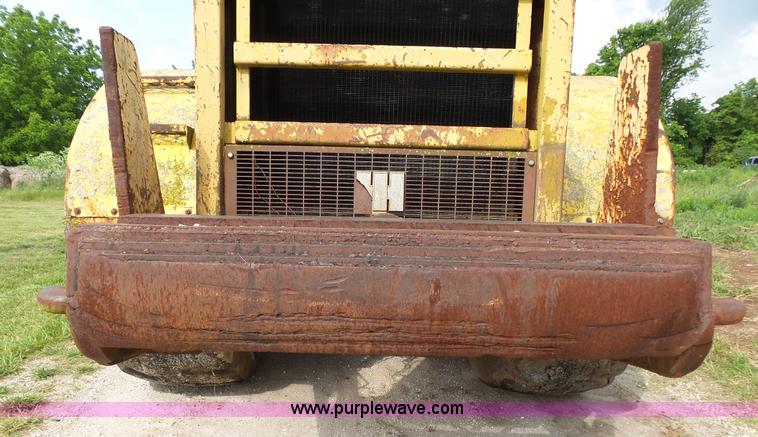 image for item L2044 International 433 Pay Scraper conventional scraper