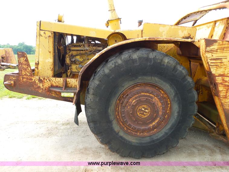 image for item L2044 International 433 Pay Scraper conventional scraper