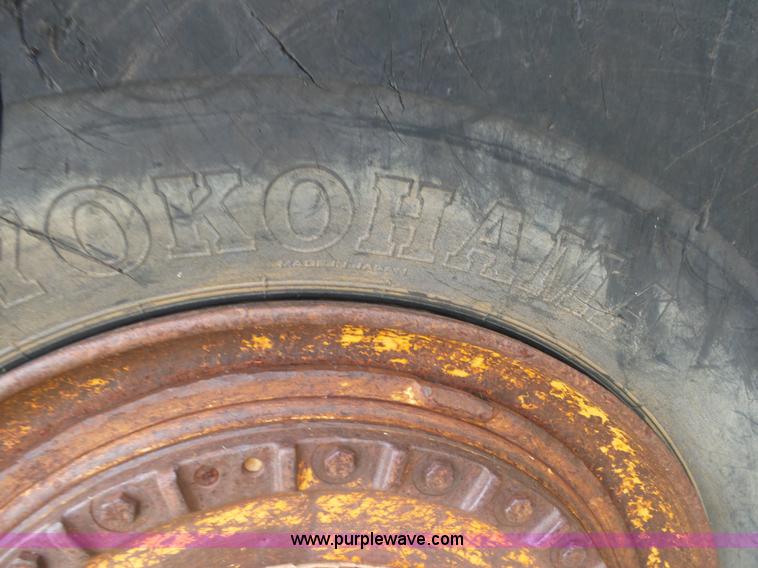 image for item L2044 International 433 Pay Scraper conventional scraper